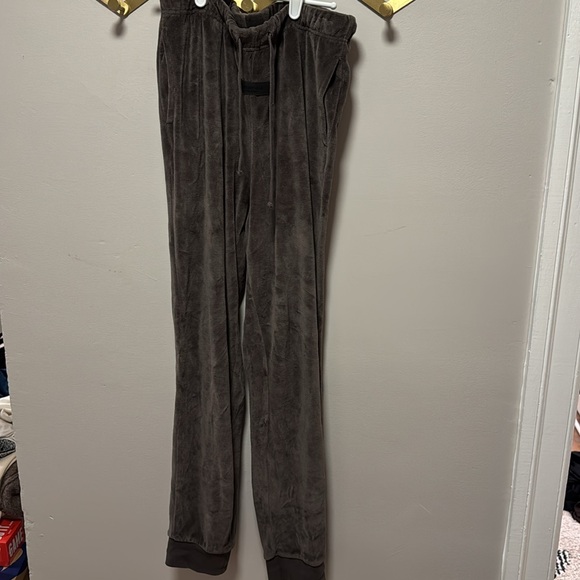 Essentials Fear of God Velour Jogger - Picture 2 of 4